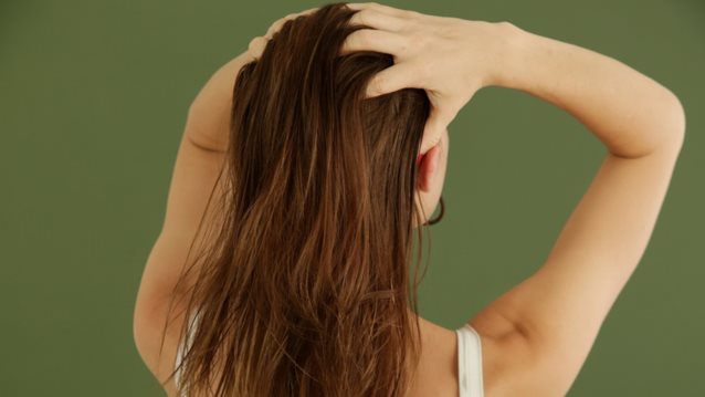 5 pro συμβουλές για λιπαρά μαλλιά που σίγουρα δεν έχεις ακούσει ξανά
