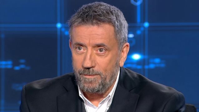 Σπύρος Παπαδόπουλος: Μιλά για όλα! Γιατί δεν είδε ποτέ τους «Απαράδεκτους», το «όχι» στις «Άγριες Μέλισσες» &amp; το μέλλον του «Στην υγειά μας»
