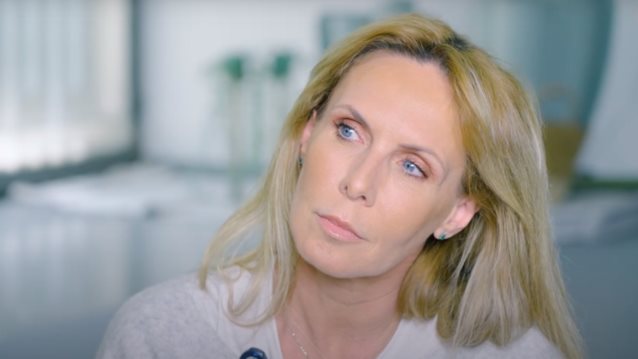 Η Εβελίνα Παπούλια απαντά για τον Πέτρο Φιλιππίδη: &quot;Είμαι ένας άνθρωπος που συγχωρώ αλλά δε σημαίνει ότι ξεχνάω&quot;