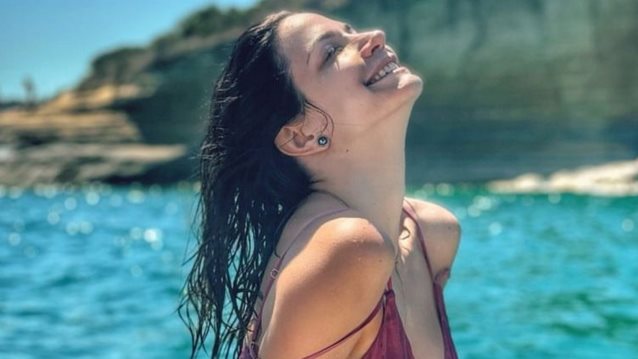 &quot;Καλοκαιρινή βουτιά&quot; | Η Κατερίνα Γερονικολού επιλέγει το απόλυτα σνακ του καλοκαιριού