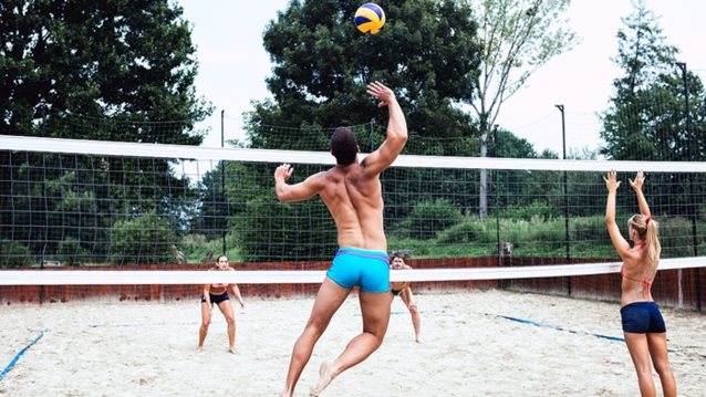 Summer Gym: Τα καλοκαιρινά αθλήματα που καίνε τις περισσότερες θερμίδες
