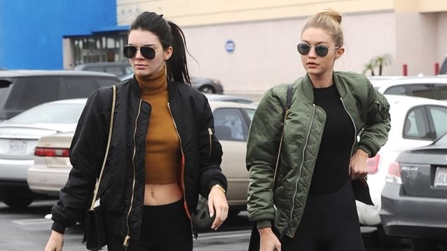 3 stylish χτενίσματα για υπέροχα μαλλιά ακόμα και τις πιο βροχερές μέρες