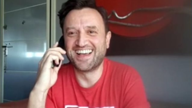 Αργύρης Αγγέλου: Η συνταγή για τα viral τσουρέκια .. 50 εκατοστών &amp; αυτό που του λείπει στην καραντίνα