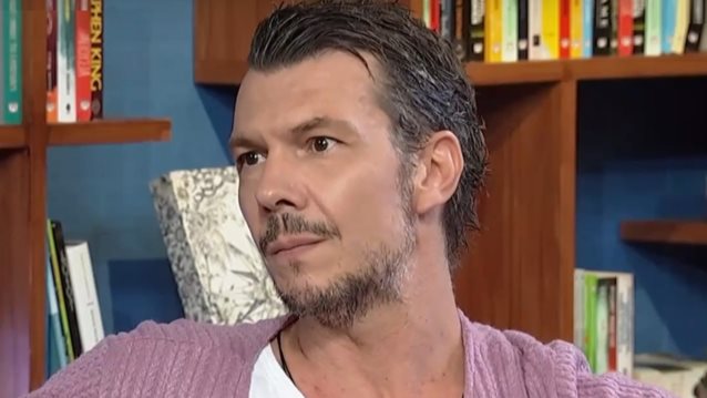 Τα καυστικά σχόλια του Ιωάννη Παπαζήση στο &quot;Στούντιο 4&quot;: Οι εύκολες υποκριτικές, το Twitter που &quot;πέφτει&quot; &amp; οι κορεσμένες σειρές εποχής