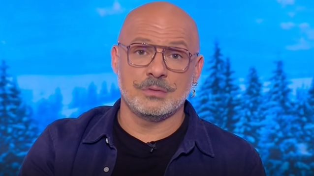 Ο Νίκος Μουτσινάς κατακεραυνώνει τα ριάλιτι: &quot;Η τηλεόραση είναι του κ@λου. Κλαίνε οι τσόντες&quot;