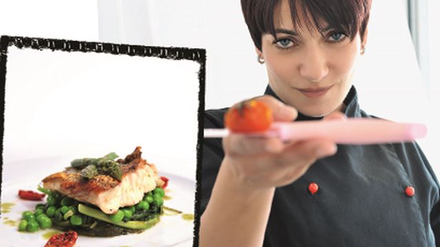 Σφυρiδα με με μύδια, πέστο, χόρτα λεμονάτα, πράσινα λαχανικά και ψητά ντοματίνια: Από τη chef Christina Bridge του εστιατορίου Frame