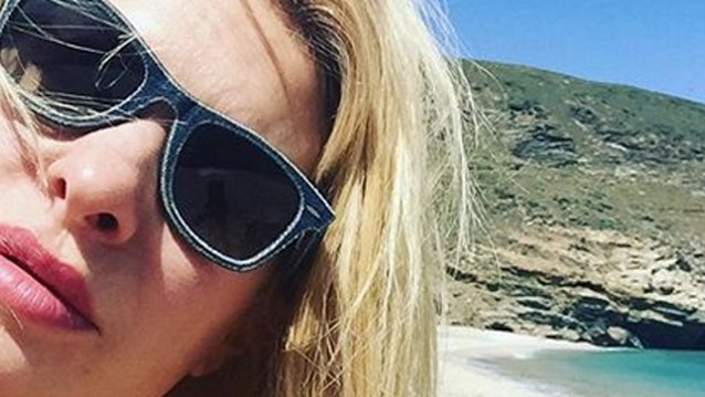 Ελένη Μενεγάκη
: Στην παραλία: Η φωτογραφία με μαγιό