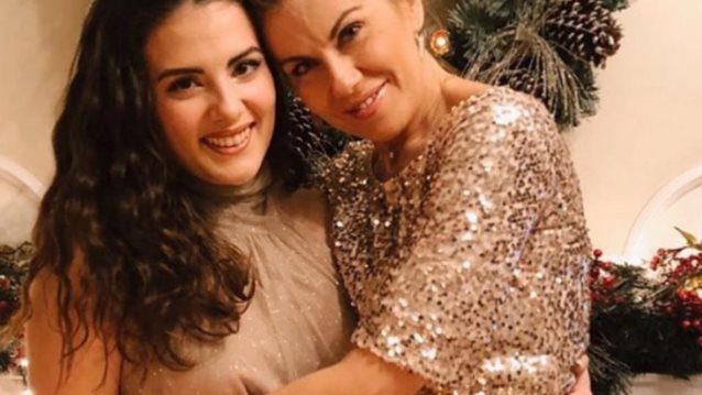 Ευγενία Μανωλίδου : Ευχάριστα νέα για την κόρη της, Θεοδώρα – Η μεγάλη ομοιότητα των δύο γυναικών και οι φωτογραφίες
