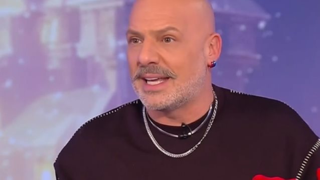 Νέα σπόντα Μουτσινά για Λιάγκα: &quot;Μπορεί να μιλήσει στον γιο του για τους δεινόσαυρους&quot;