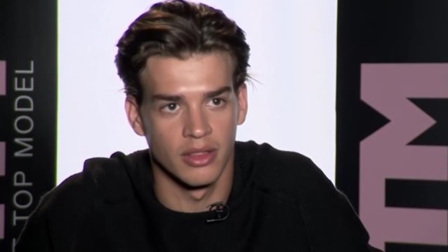 GNTM : Απασφάλισε ο Ανδρέας Αθανασόπουλος: «Να φύγουν όλες, κοιμούνται όρθιες!»