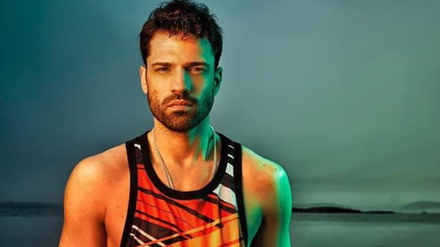 Κωνσταντίνος Αργυρός: Sexy Alert | Ποζάρει μόνο με το μαγιό του!