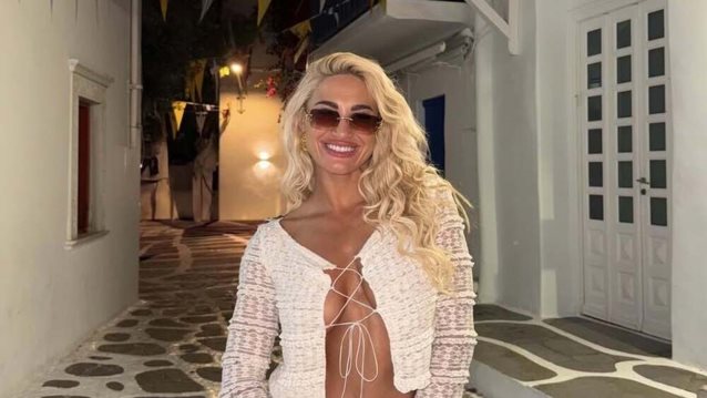 Η Ιωάννα Τούνη βρέθηκε στην Κέρκυρα με το γιο της την ημέρα του πατέρα - Το δώρο που δέχτηκε από τον Πάρη