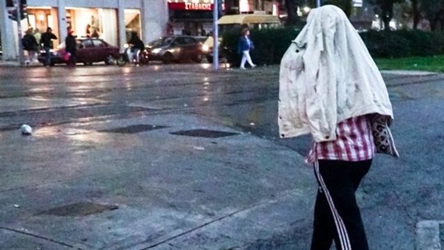 Με δύο πρόσωπα ο καιρός: Καλοκαίρι στη μισή χώρα, φθινόπωρο στην υπόλοιπη - Πέφτει έως και 8 βαθμούς η θερμοκρασία