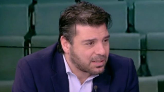 &quot;Σκηνοθέτης ανοίγει την πόρτα με τη ρόμπα σε οντισιόν Εθνικού και μου λέει &#39;είσαι κι εσύ γκέι; Θες να κάνουμε κάτι;&#39;&quot;