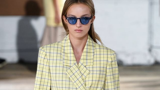 7 styling κινήσεις που θα αντιγράψουμε τώρα από την πασαρέλα: Από τη νέα συλλογή του οίκου Tibi για τις φθινοπωρινές εμφανίσεις σου
