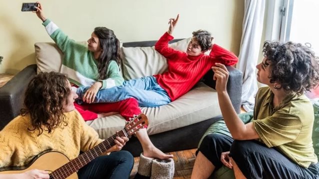 Οι μελωδίες που αγαπάμε να ακούμε κάθε Κυριακή