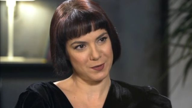 Ανδριάνα Μπάμπαλη: «Το τραγούδι κοντεύει να γίνει ένα σπορ πλουσίων. Αν είσαι ο Αντώνης Ρέμος είναι ωραίο να είσαι τραγουδιστής»