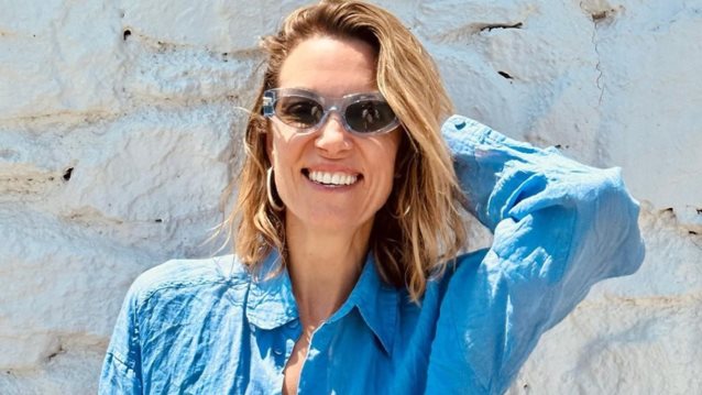 Ο chic τρόπος για να φορέσεις το bermuda shorts το φθινόπωρο σύμφωνα με τη Βίκυ Καγιά