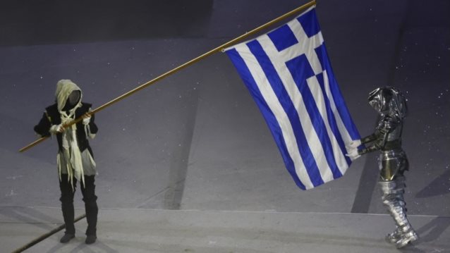 Ολυμπιακοί Αγώνες 2024 | Η ελληνική σημαία και η Νίκη της Σαμοθράκης στην τελετή λήξης στο Παρίσι