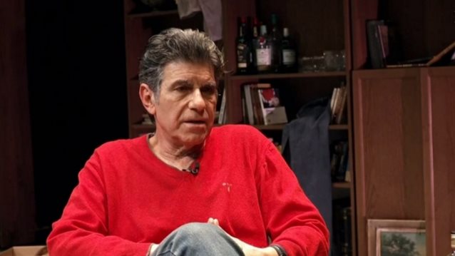 Γιάννης Μπέζος: "Αισθάνομαι αμήχανα με αυτά. Δεν με ενδιαφέρουν"