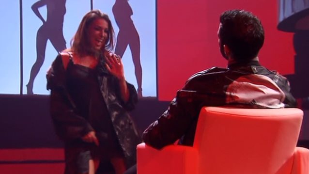 J2US | Ελένη Χατζίδου: Πιο σέξι από ποτέ! Το στριπτίζ στον Ετεοκλή Παύλου on stage