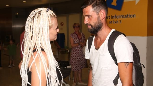 Μιχάλης Μουρούτσος: Επέστρεψε στην Ελλάδα! Οι πρώτες φωτογραφίες από το αεροδρόμιο