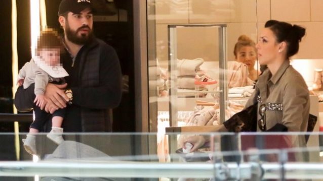 Σίσσυ Φειδά – Γιώργος Ανδρίτσος: Βόλτα με την 5 μηνών κόρη τους!