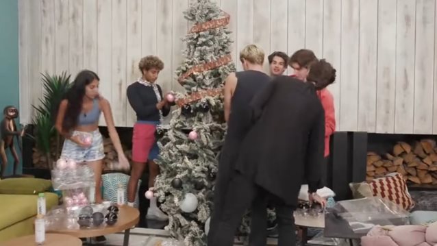 GNTM | Ο Γιώργος Καράβας έφερε τα Χριστούγεννα στο ριάλιτι