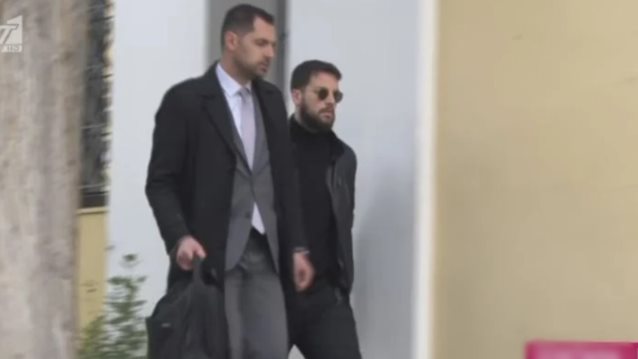 Ο Μάνος Δασκαλάκης στην Ευελπίδων για να καταθέσει