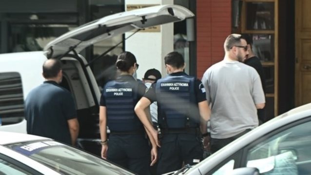 Νέα Σμύρνη: Ομολόγησε πως σκότωσε τον αδερφό της - Της ζήτησε νερό, τσακώθηκαν και τον μαχαίρωσε