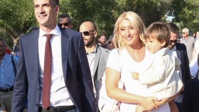 Κώστας Μπακογιάννης: Oρκίστηκε δήμαρχος Αθηναίων! Με τη Σία Κοσιώνη και τα παιδιά του στο πλευρό του