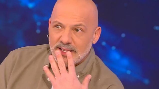 Το σχόλιο Μουτσινά μετά τον άγριο καυγά Μικρούτσικου - Κωνσταντινίδη