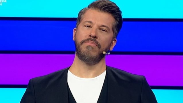 Big Brother: Η πρωτη καλησπερα του Χαρη Βαρθακουρη | Δειτε την εναρξη
