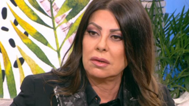 Άντζελα Δημητρίου

: Μια συνέντευξη στη Φαίη Σκορδά γεμάτη αποκαλύψεις! Η ηλικία της, ο πόλεμος στην κόρη της, οι άντρες που την πρόδωσαν &amp; το ξεκαθάρισμα με τον Τσουρό