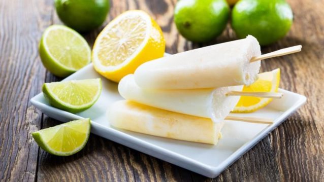 Γρανίτα σε ξυλάκι με αλκοόλ: 3 συνταγές για την απόλυτη καλοκαιρινή απόλαυση