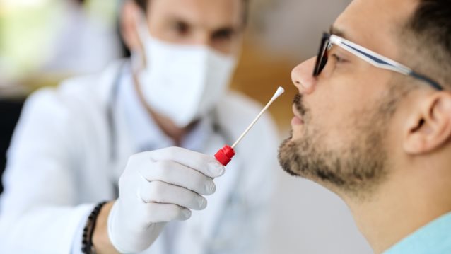 Κορονοϊός: &quot;Η μάσκα πρέπει να μπει στην καθημερινότητά μας&quot; - Τι λένε οι ειδικοί για την τέταρτη δόση και τα κρούσματα