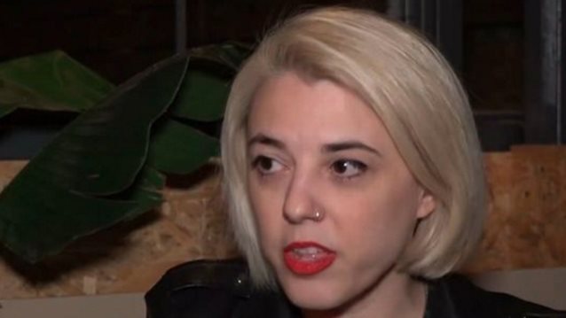 Άννη Θεοχάρη: &quot;Αισθανόμουν βγαίνοντας ότι όλοι κοιτούν πόσο έχει μεγαλώσει η περιφέρειά μου&quot;