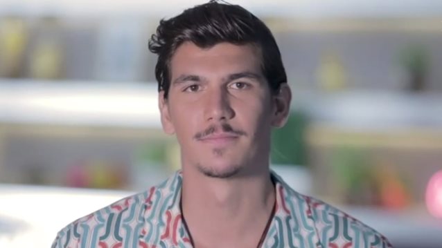 Ο Παύλος Γαλακτερός μόλις δημοσίευσε την πιο γλυκιά, οικογενειακή φωτογραφία - Δείτε την οικογένεια να ποζάρει μέσα στη θάλασσα