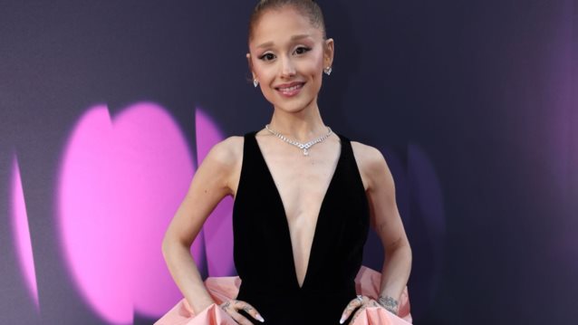 Ariana Grande | Εμφανίστηκε με νέο hair color στην Όπερα του Παρισιού