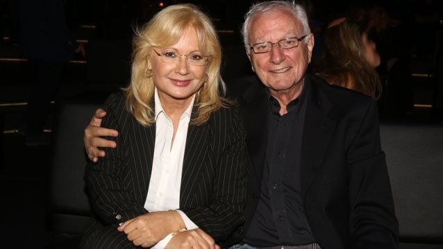 Η Αγγελική Νικολούλη αποχαιρετά τον Κώστα Χαρδαβέλλα