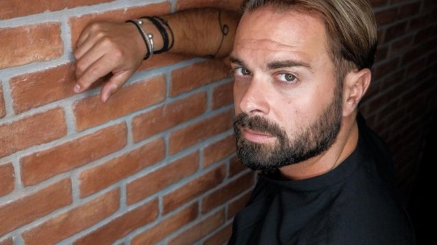 Ο Ηλίας Βρεττός εμβολιάστηκε κατά του κορονοϊού