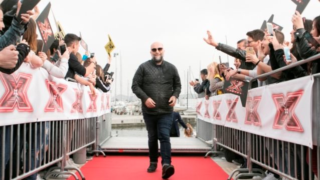 Μπάμπης Στόκας: H σκληρή κριτική στα μπουζούκια: «Το να βγαίνεις στη σκηνή με φέρετρο και με άλογο και γύρω γύρω να χορεύουν μπαλέτα μού φαίνεται αστείο»