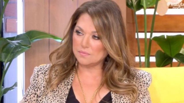 Καίτη Γαρμπή: "Δεν με ενδιαφέρει να τα έχω καλά με όλους - Υπάρχουν τόσα προβλήματα.Τι κάνουμε εμείς; Διαφημίζουμε μόνο το καινούργιο μας τραγούδι;"