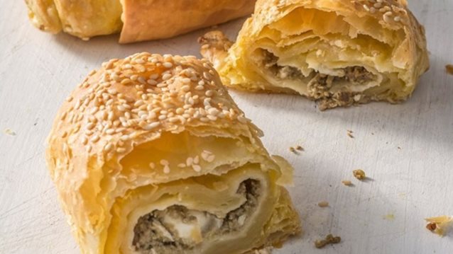 Συνταγή: Ρολάκια Σφολιάτας με Φέτα και Πάστα Ελιάς: Η συνταγή για το τέλειο σνακ