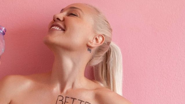 Πηνελόπη Αναστασοπούλου: Παιχνίδια με την μικρή της κόρη στην παραλία!