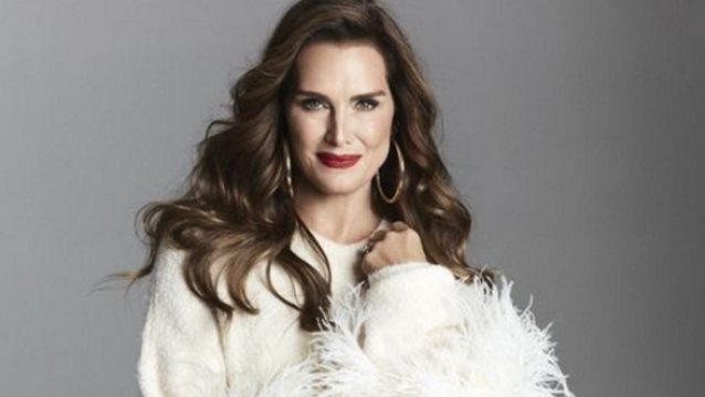 Η Brooke Shields εμφανίστηκε με Crocs στο κόκκινο χαλί