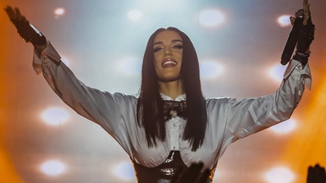 Ιουλία Καλλιμάνη | Ξεσηκώνει με νέο medley