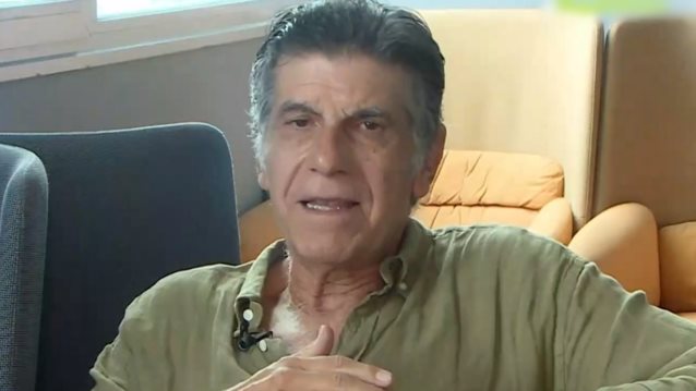 Γιάννης Μπέζος: "Δεν μου αρέσει να βλέπω αγράμματους στην τηλεόραση. Βλέπεις ανοησίες"