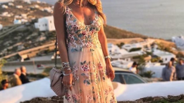 Αθηνά Οικονομάκου: Τι φόρεσε στον γάμο της Δούκισσας Νομικού;