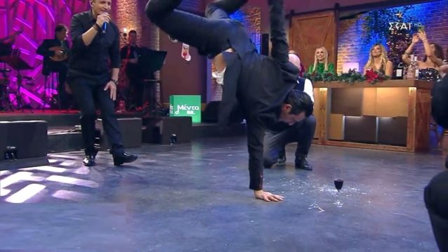 Το εξαιρετικό ζεϊμπέκικο του Λευτέρη Ελευθερίου την πρωτοχρονιά